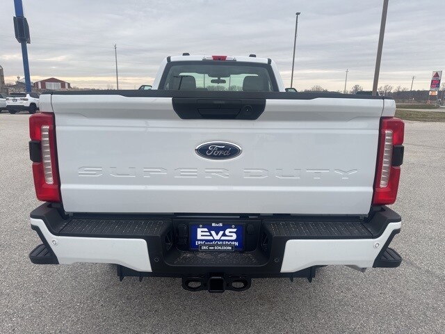 2025 Ford F-350 photo 4