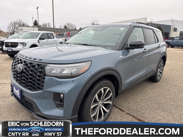 2026 Ford Explorer ST-LINE's photo