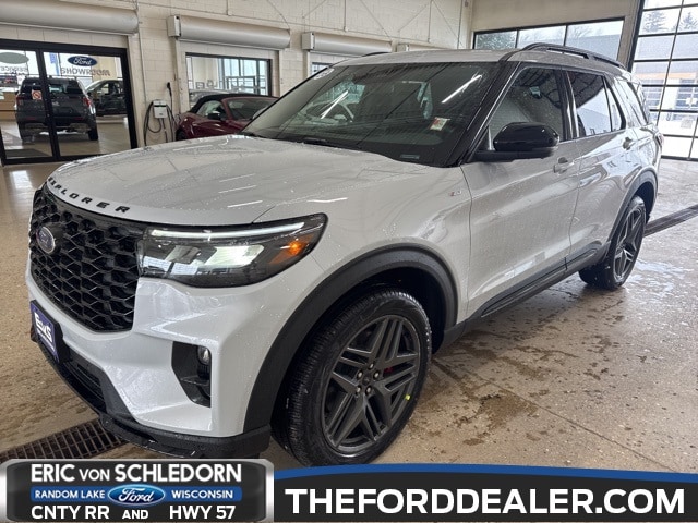 2026 Ford Explorer ST-LINE's photo