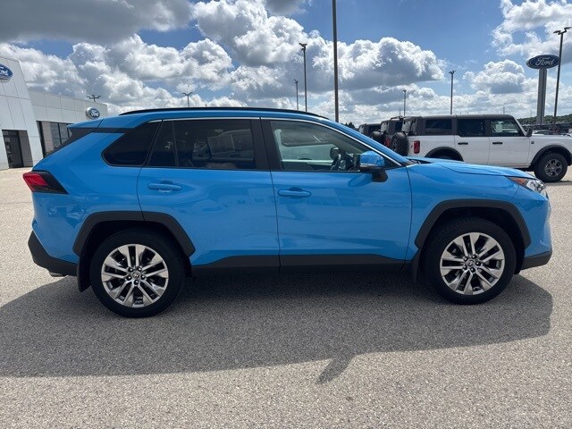 2021 Toyota RAV4 XLE Premium photo 2