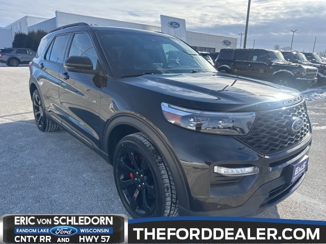 2023 Ford Explorer ST's photo