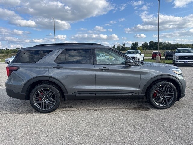 2025 Ford Explorer ST photo 2