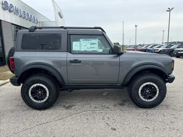 2024 Ford Bronco Black Diamond photo 2