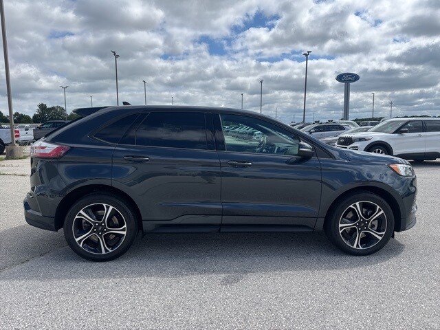 2024 Ford Edge ST photo 2