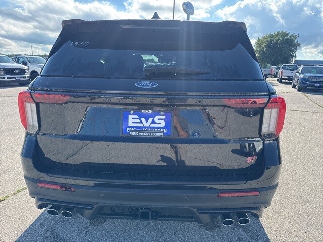 2025 Ford Explorer ST photo 2