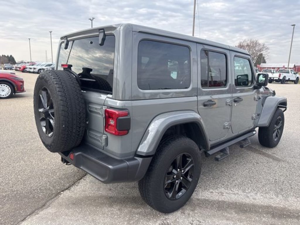 Used 2021 Jeep Wrangler Unlimited Sahara Altitude SUV