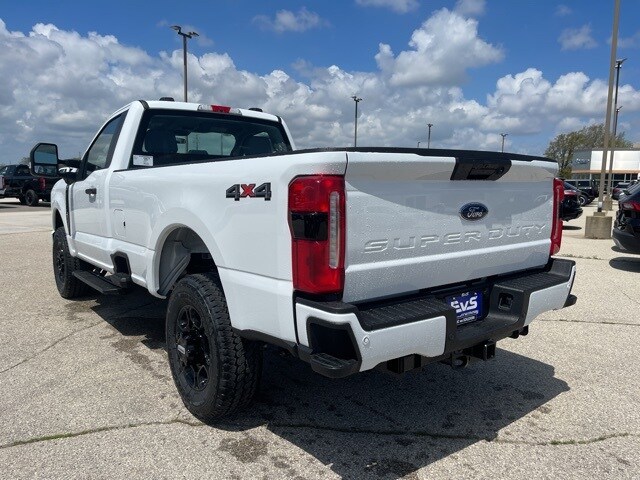 2025 Ford F-350 photo 3