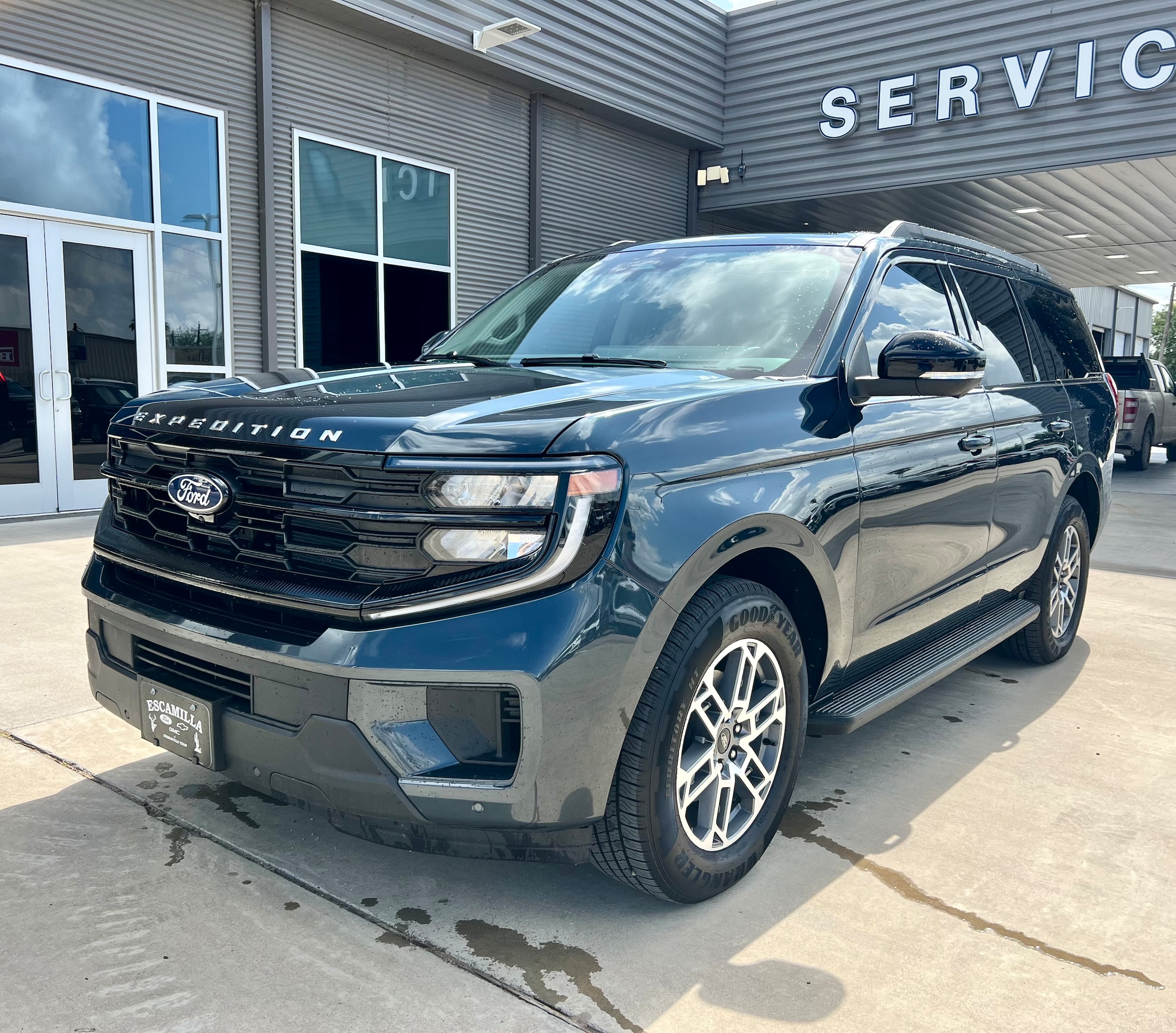 2026 Ford Expedition Active's photo