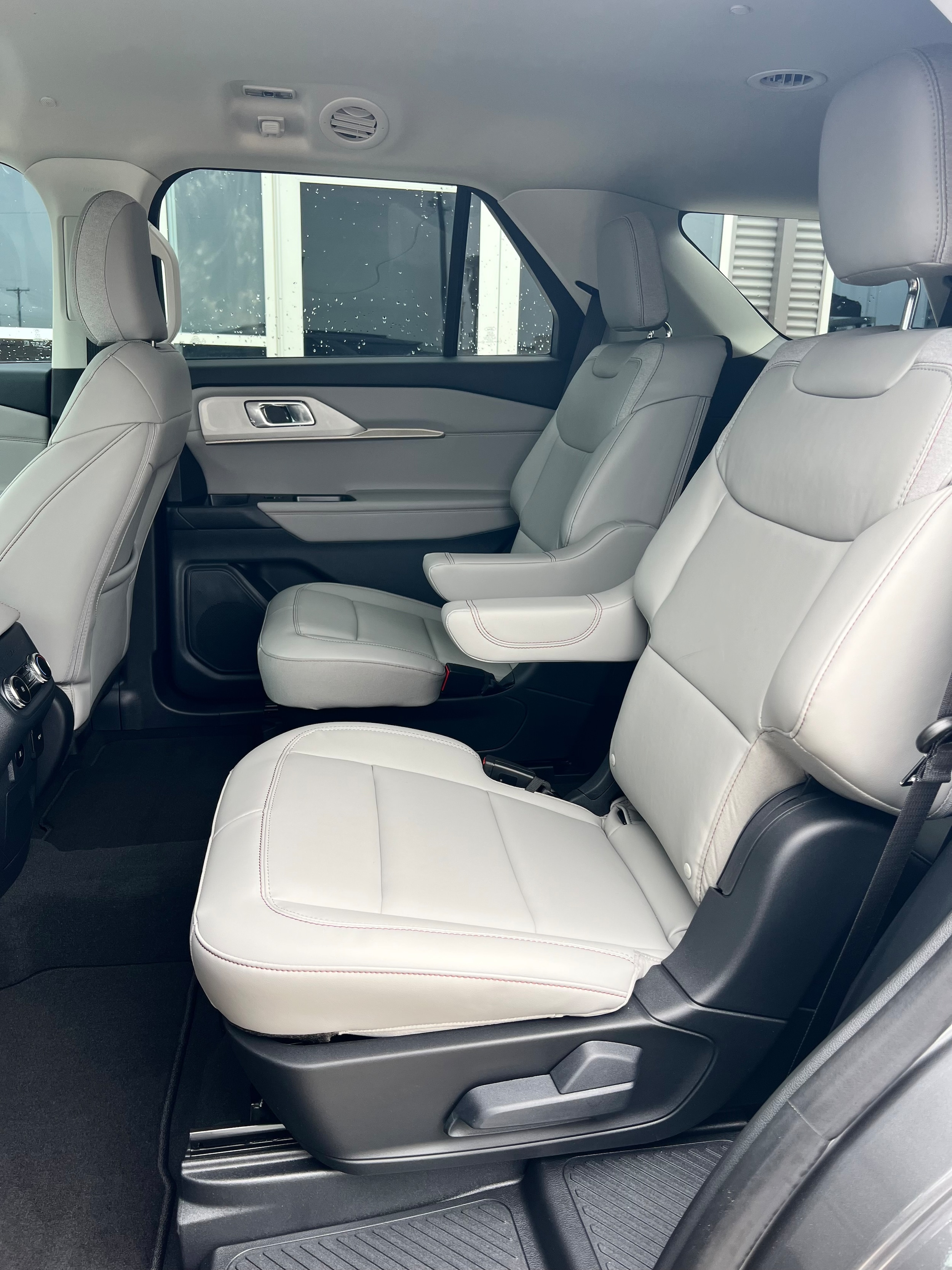 2026 Ford Explorer Active - Photo 6