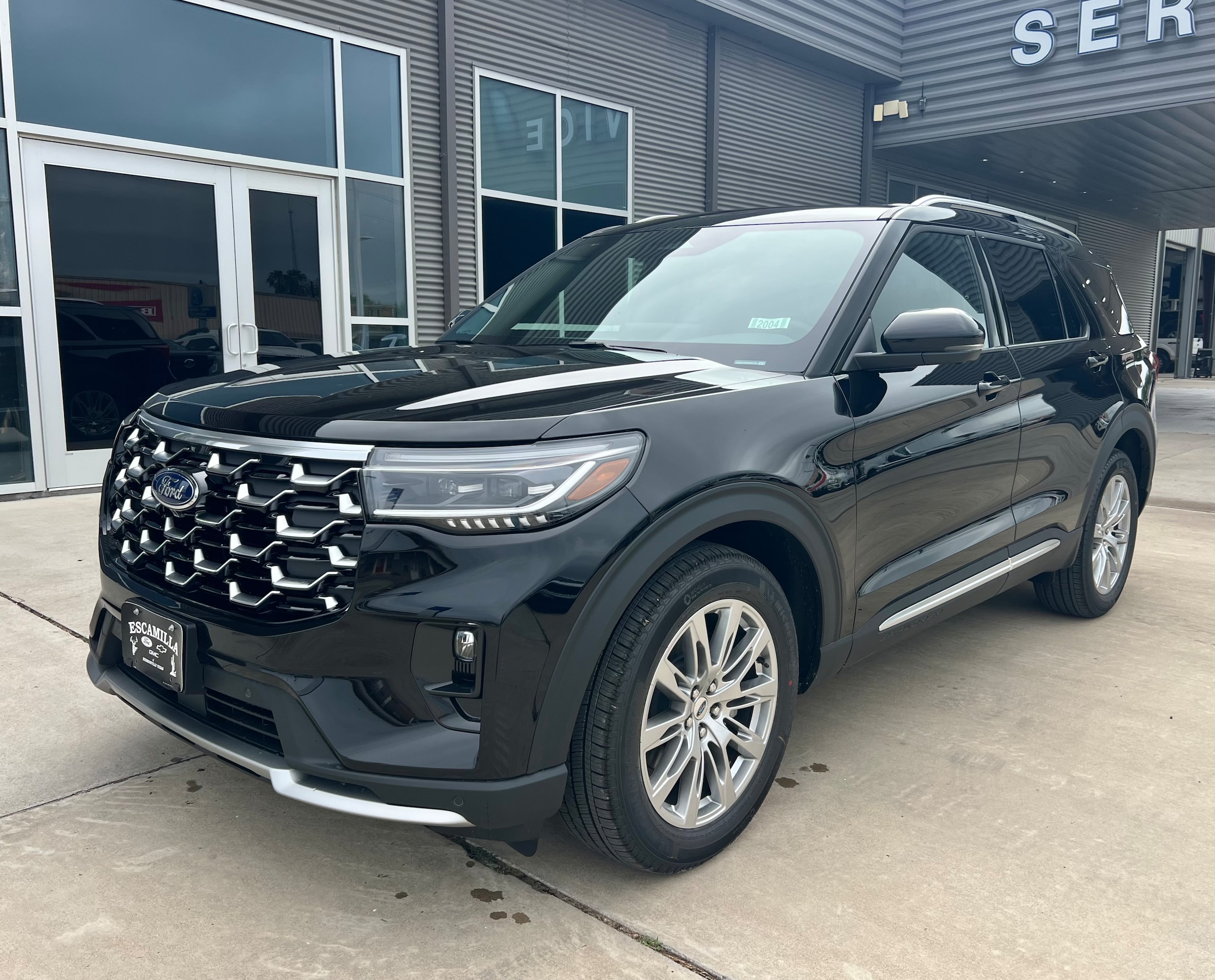 2026 Ford Explorer Platinum's photo