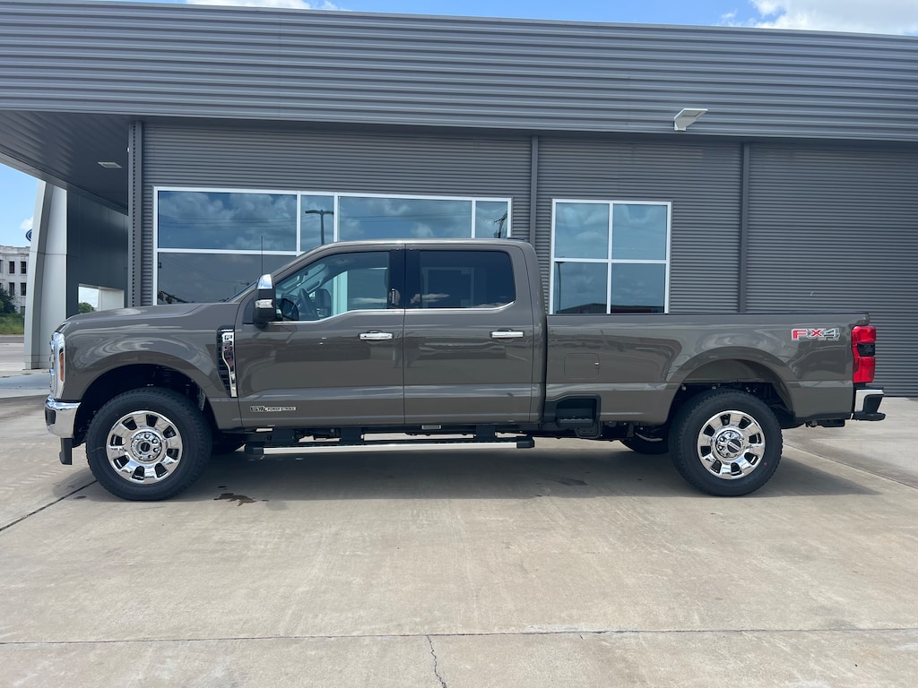 New 2026 Ford Super Duty F-350® Lariat® TRUCK