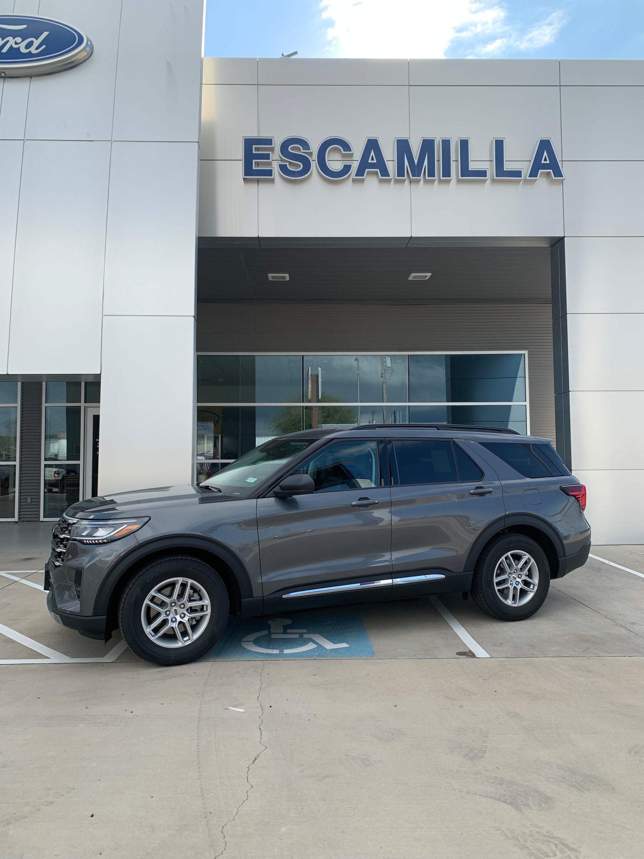 2025 Ford Explorer Active's photo