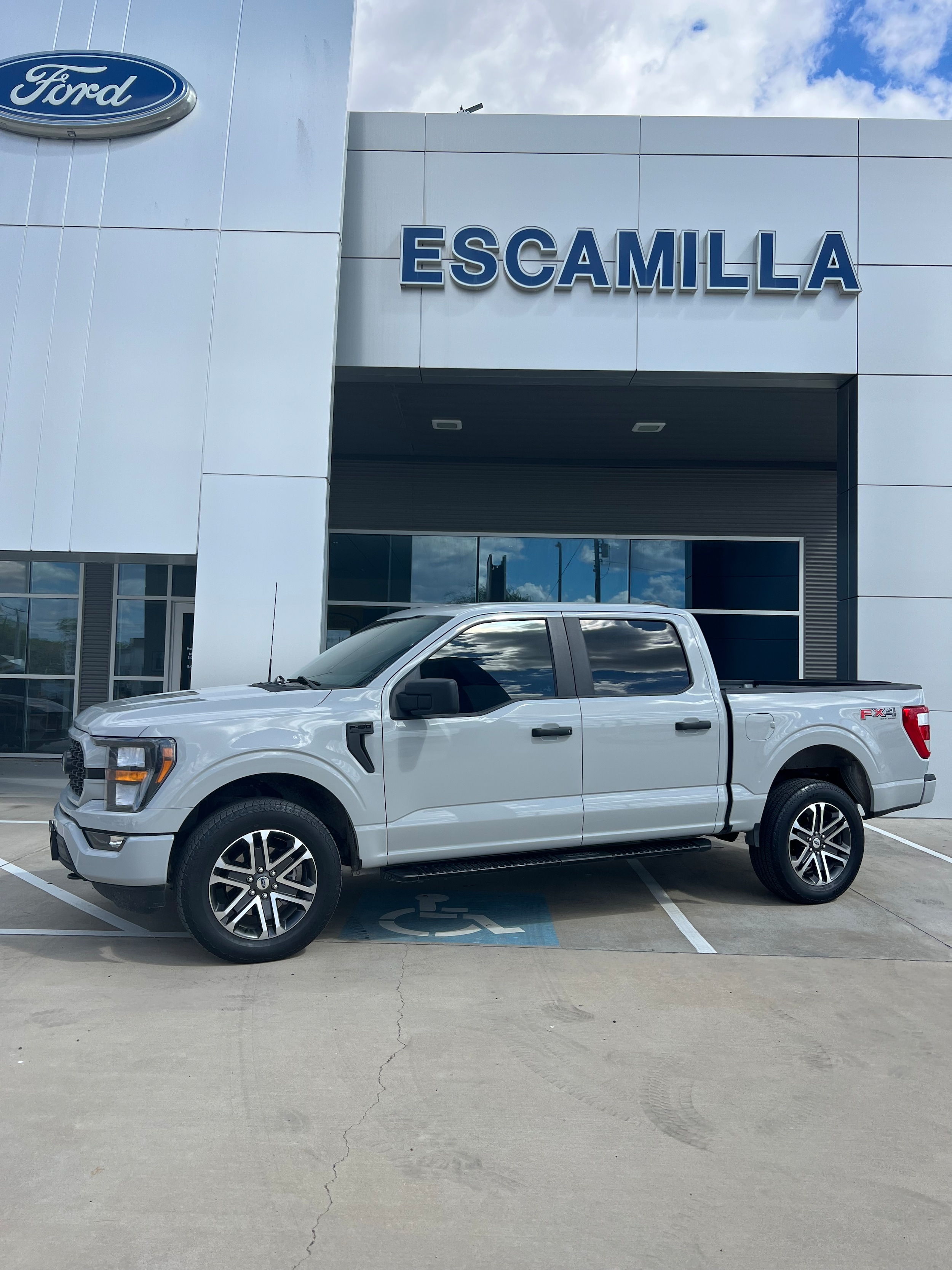 2023 Ford F-150 XL's photo