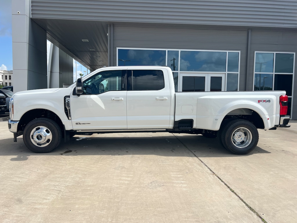 New 2026 Ford Super Duty F-350® Lariat® TRUCK