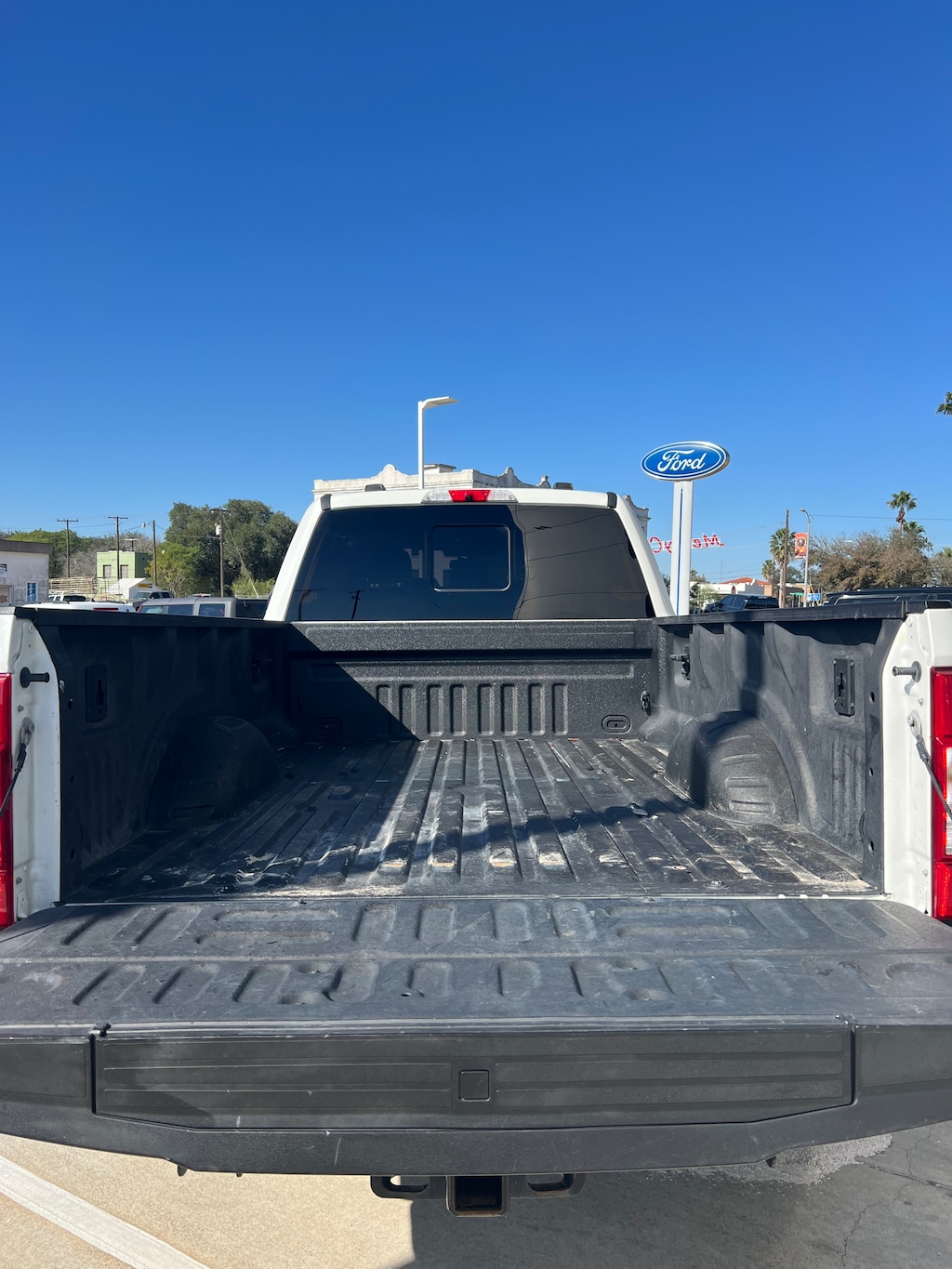 Used 2022 Ford Super Duty F-350 SRW LARIAT Truck