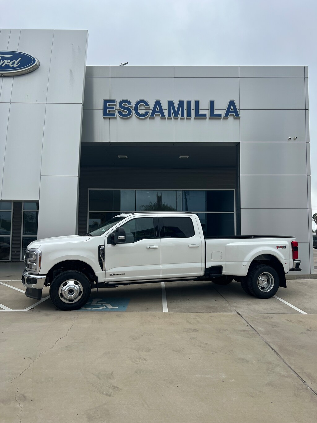 New 2026 Ford Super Duty F-350 Lariat TRUCK