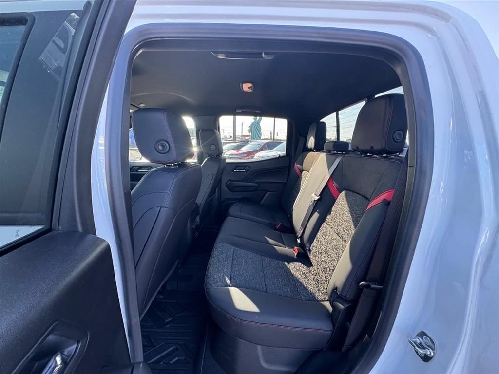 2025 Chevrolet Colorado Z71 - Photo 9