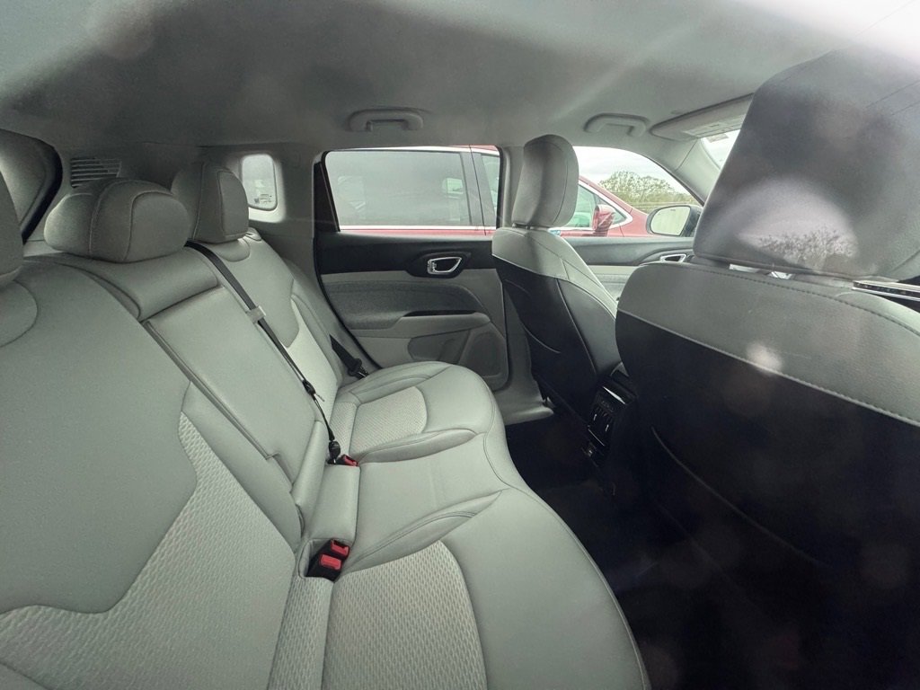 2022 Jeep Compass Latitude photo 4