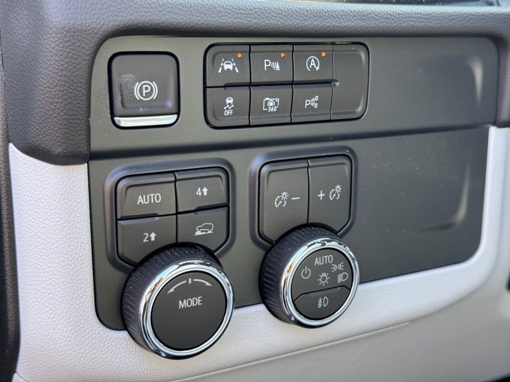 2025 Chevrolet Tahoe Premier - Photo 15