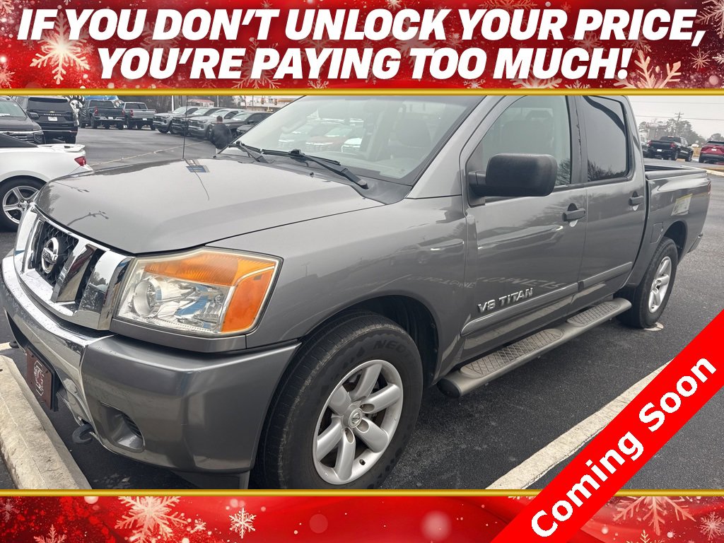 2013 Nissan Titan SV's photo