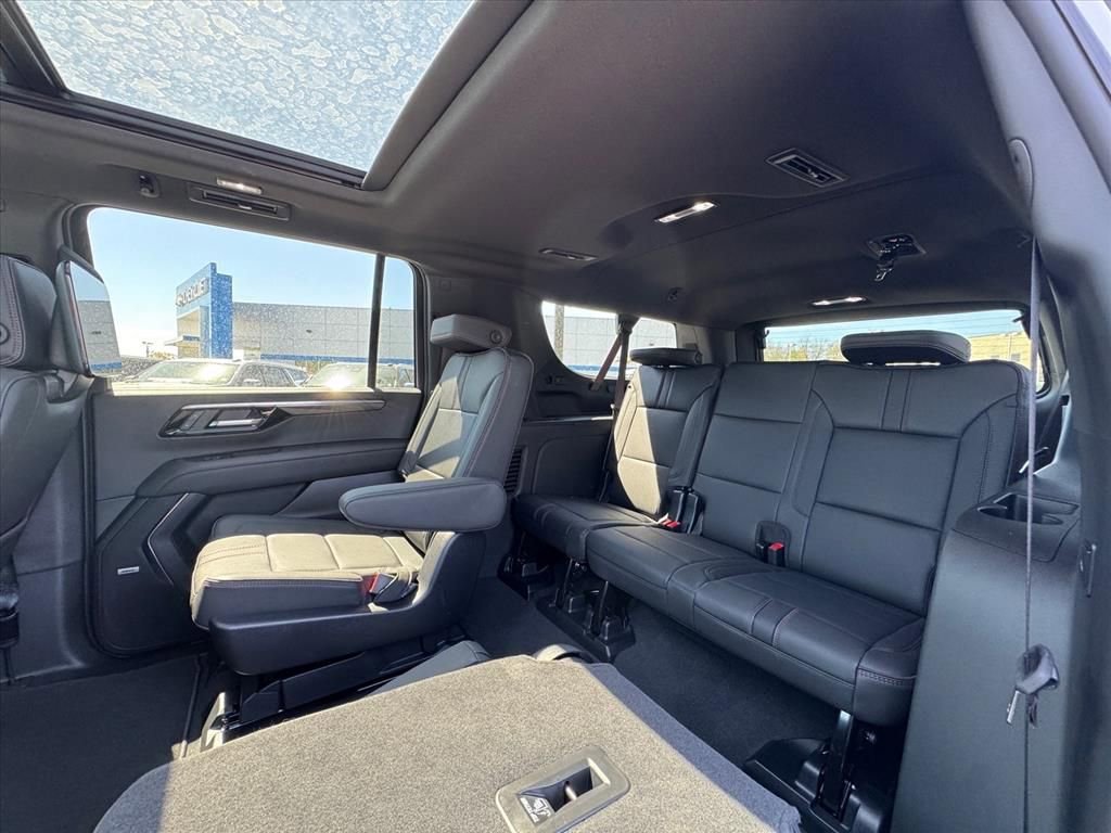 2025 Chevrolet Suburban RST - Photo 10
