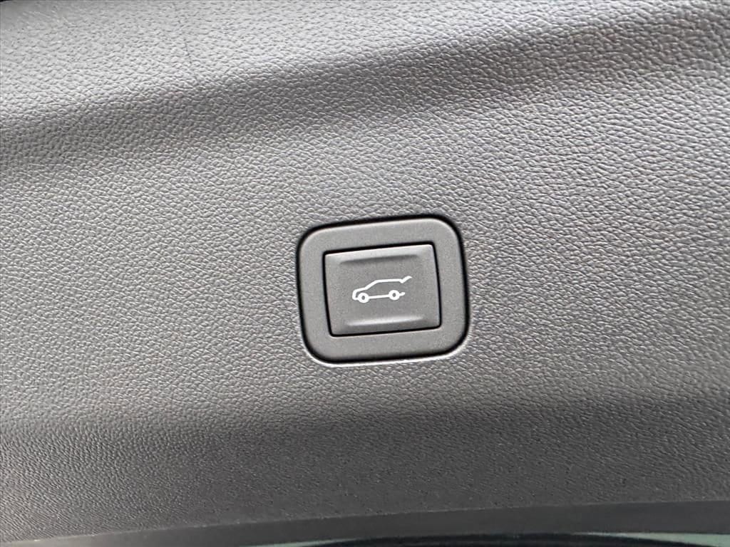 2025 Chevrolet Tahoe Premier - Photo 8