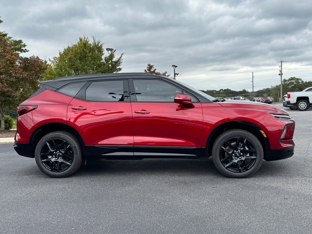 2025 Chevrolet Blazer RS photo 2