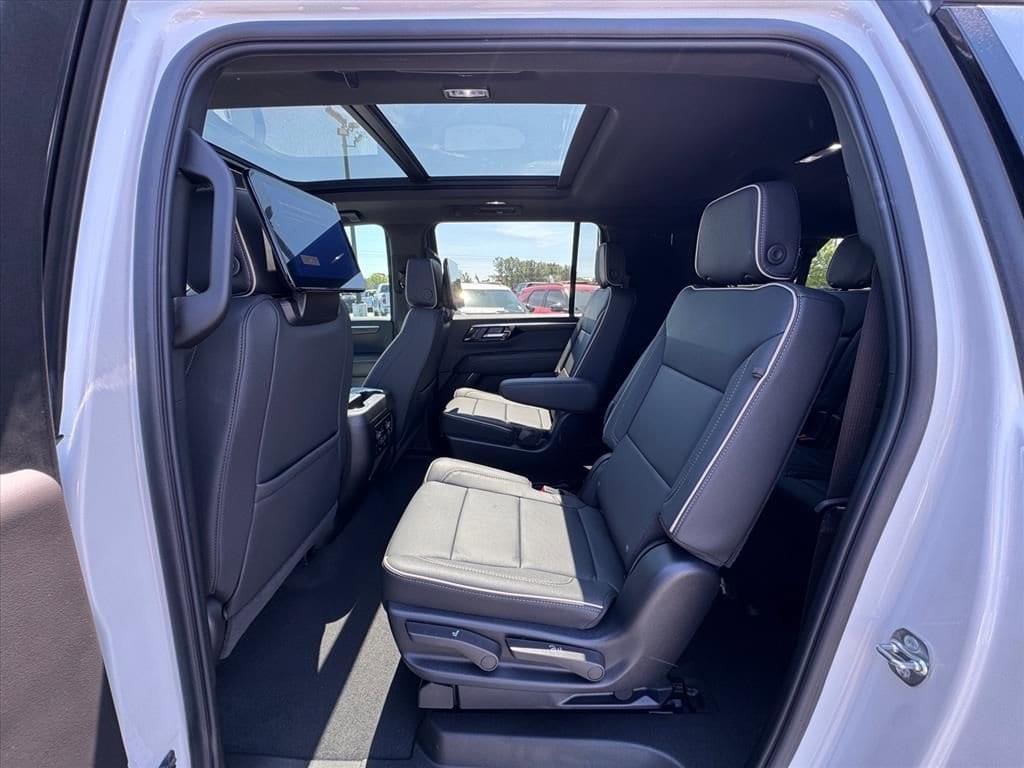 2025 Chevrolet Suburban Premier - Photo 9