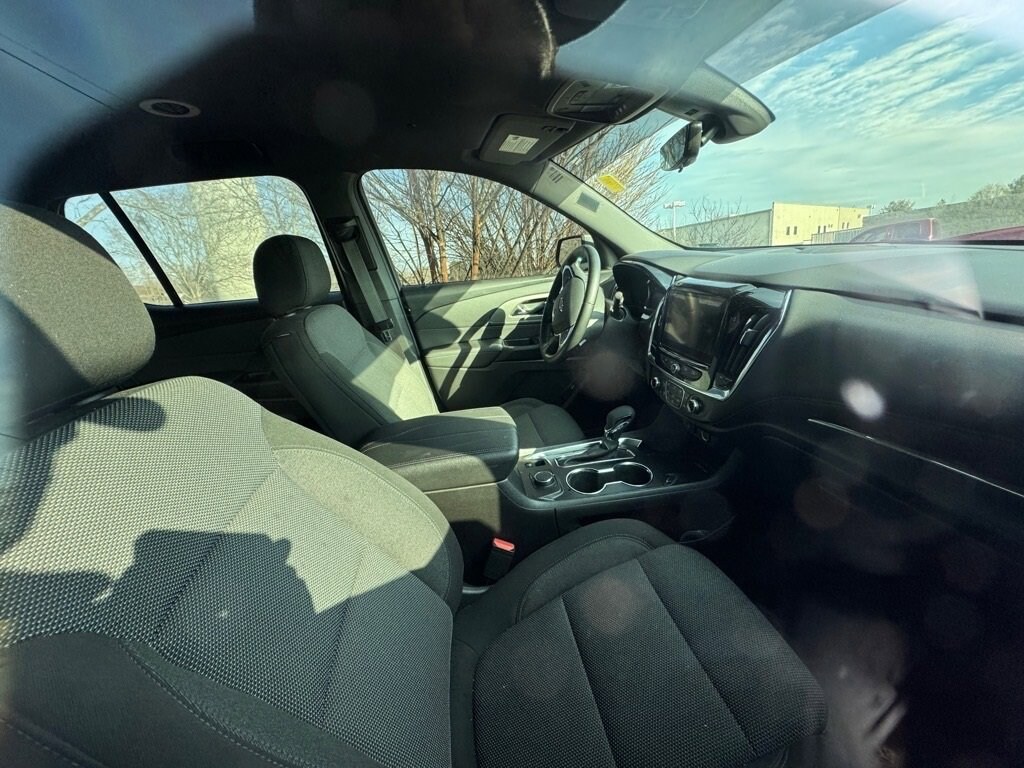 Used 2023 Chevrolet Traverse LT Cloth SUV