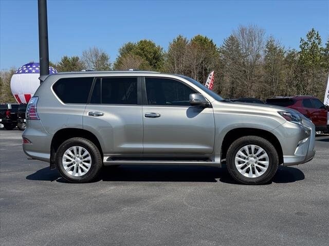 2023 Lexus GX Premium photo 2