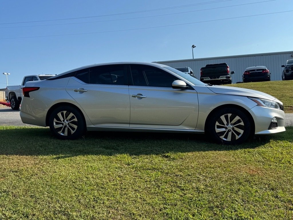 2020 Nissan Altima 2.5 S photo 2