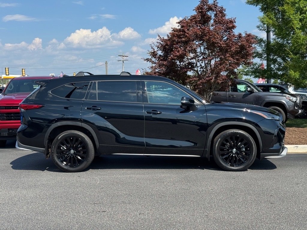 2023 Toyota Highlander L photo 2