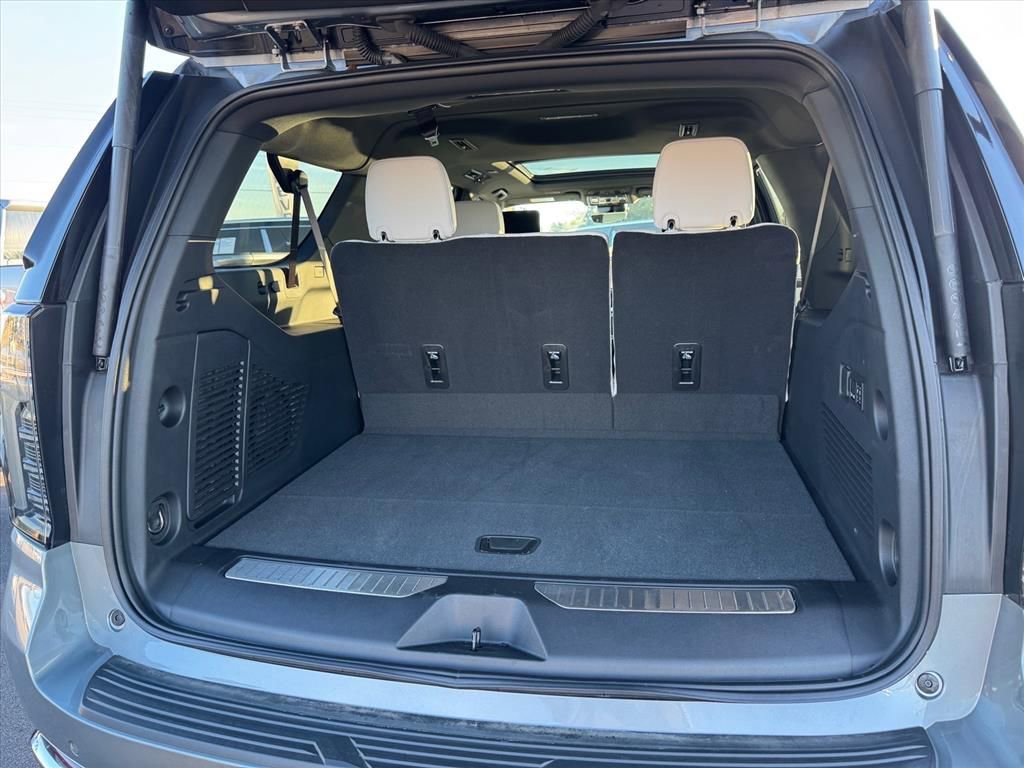 2025 Chevrolet Suburban Premier - Photo 7