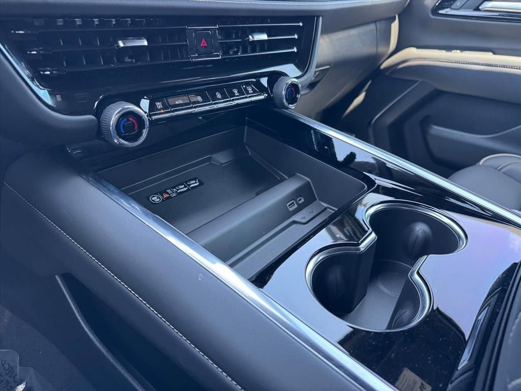 2025 Chevrolet Suburban Premier - Photo 21