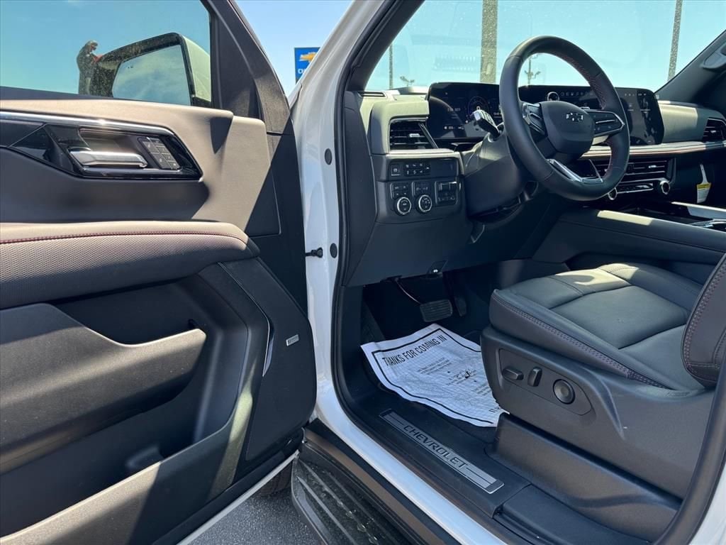 2025 Chevrolet Suburban RST - Photo 14