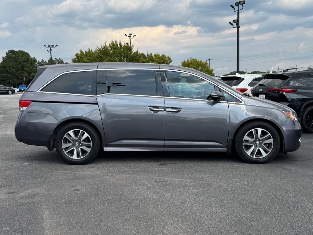 2016 Honda Odyssey Touring Elite photo 2