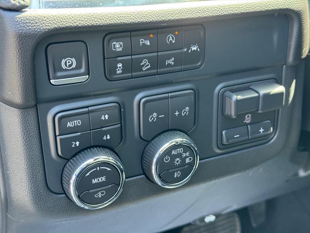 2025 Chevrolet Suburban RST - Photo 16
