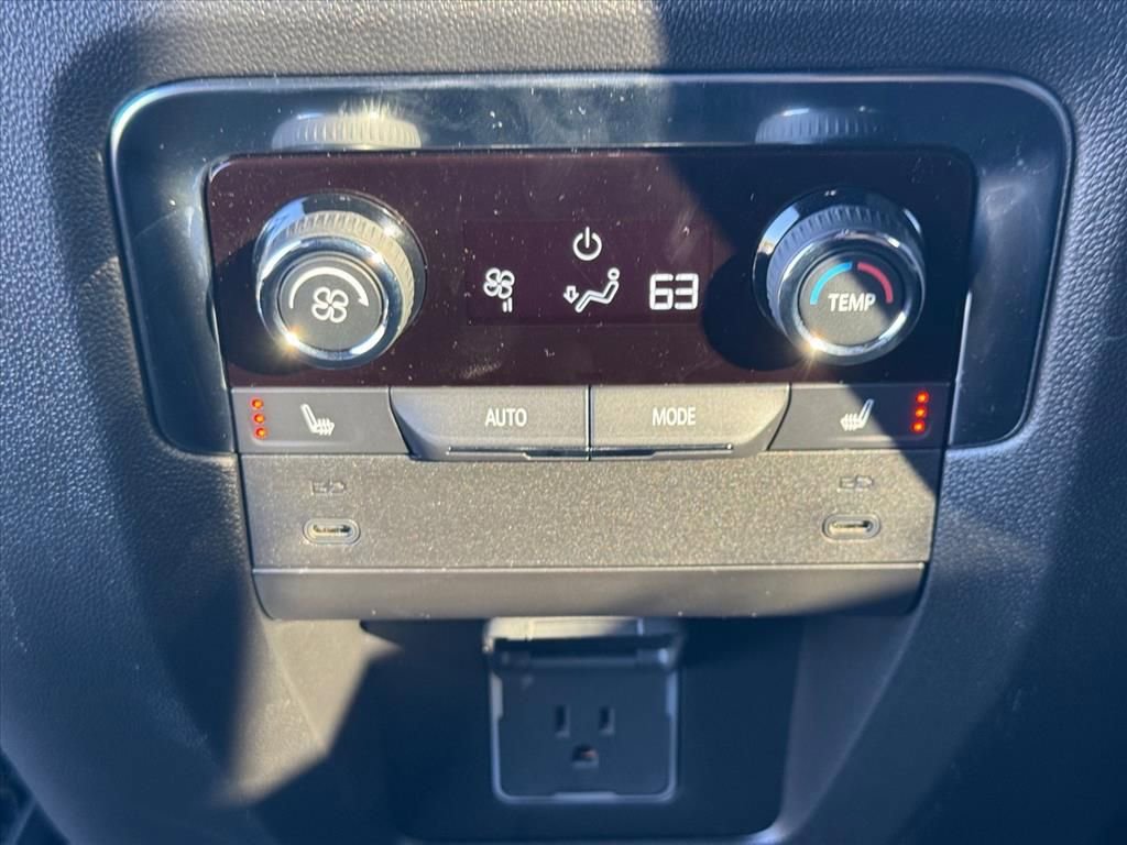 2025 Chevrolet Suburban Premier - Photo 11