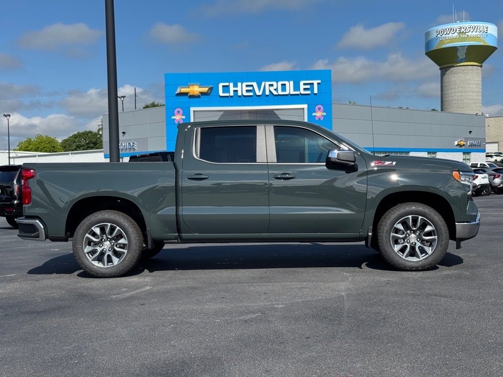 2025 Chevrolet Silverado 1500 LT photo 2