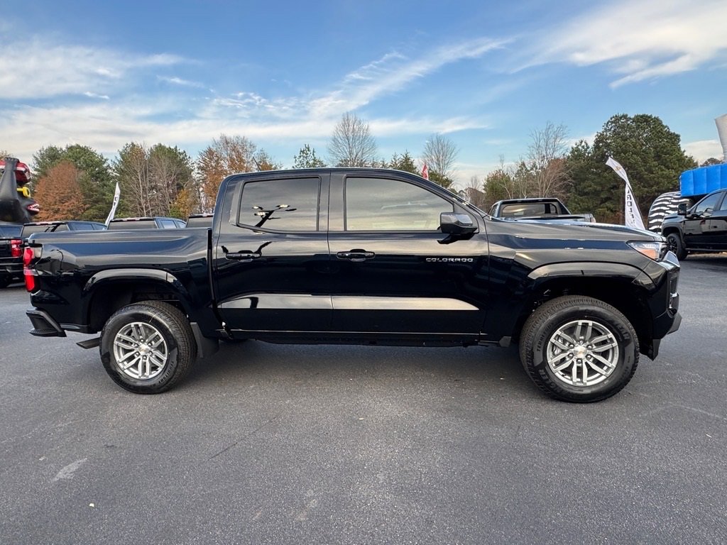 2026 Chevrolet Colorado LT photo 2
