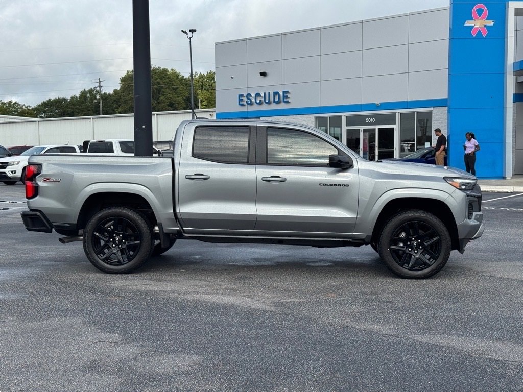 2025 Chevrolet Colorado Z71 photo 2