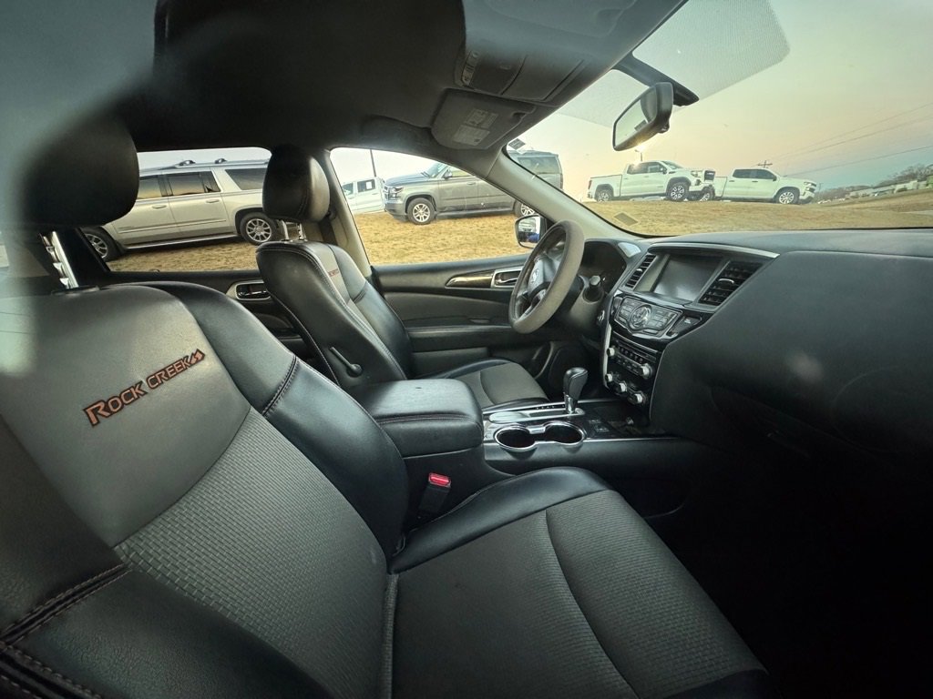 2019 Nissan Pathfinder SV photo 3