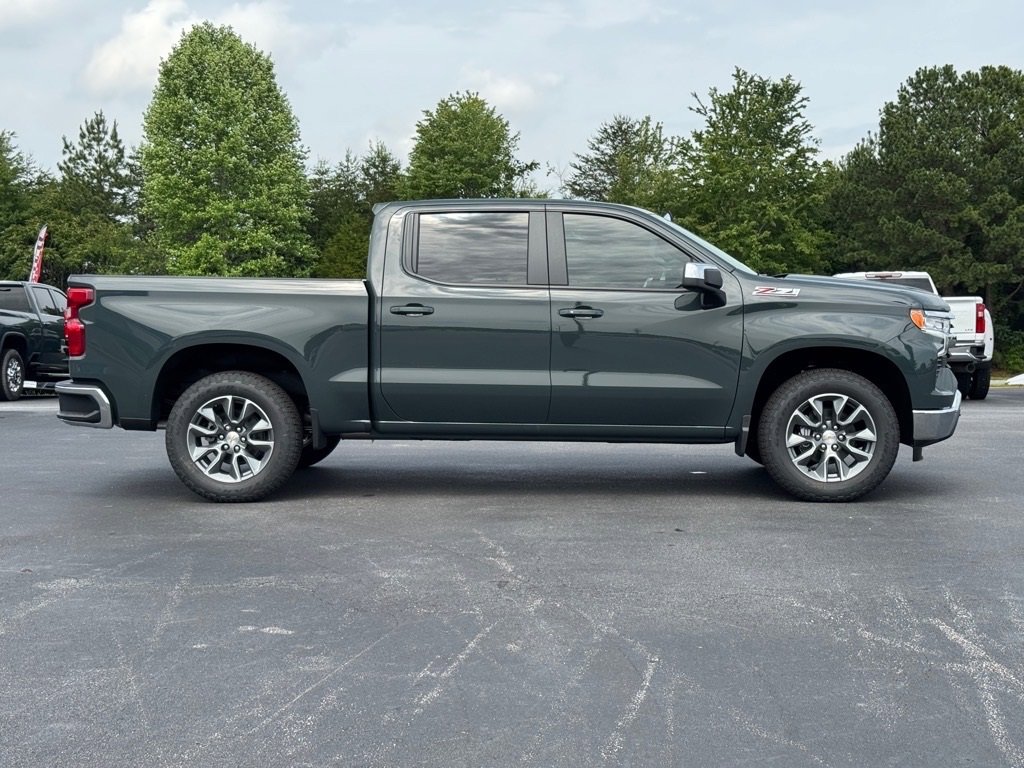 2025 Chevrolet Silverado 1500 LT photo 2