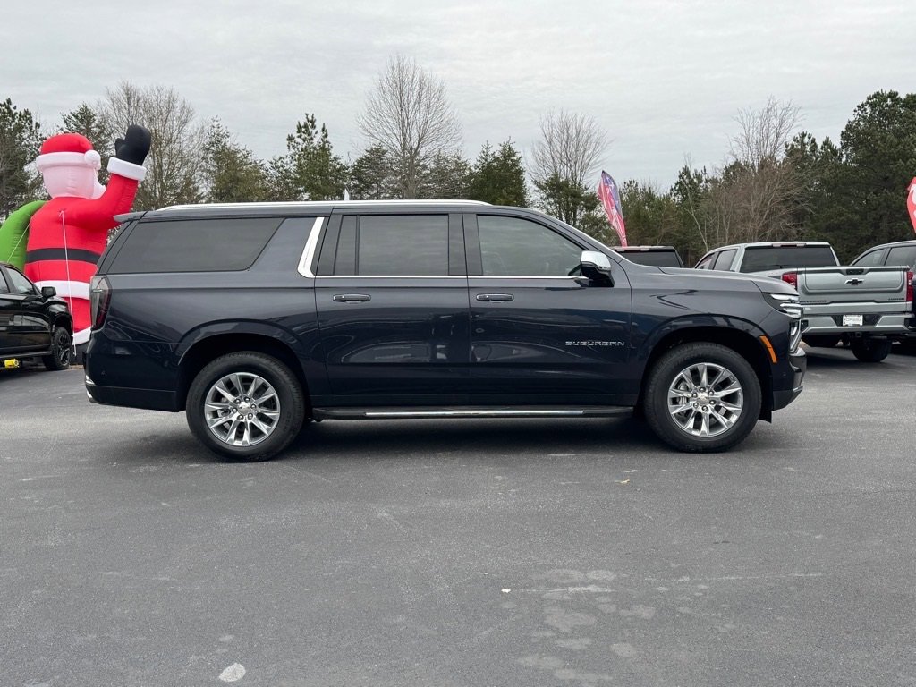 2025 Chevrolet Suburban Premier photo 2
