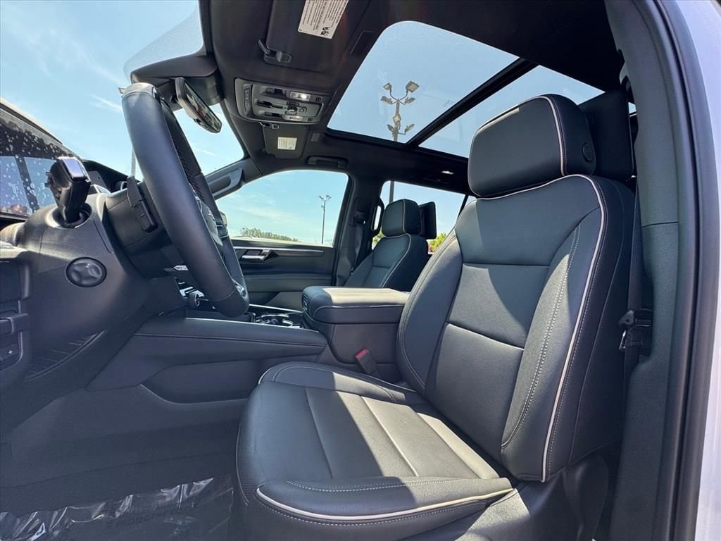 2025 Chevrolet Suburban Premier - Photo 16