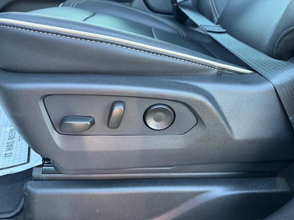 2025 Chevrolet Suburban Premier - Photo 14