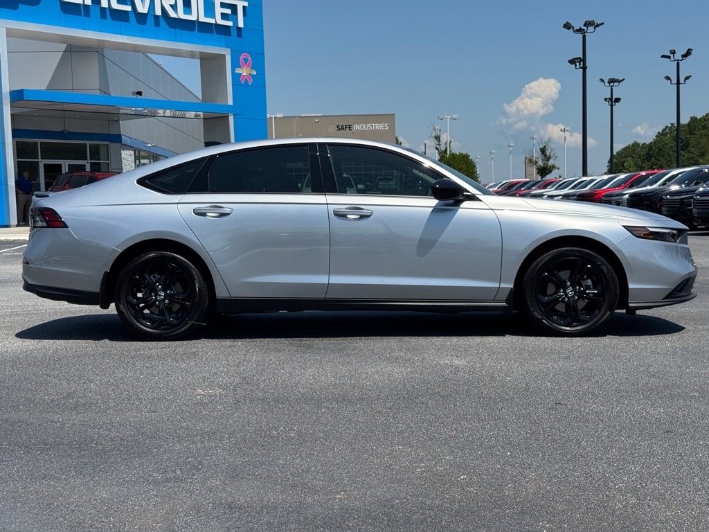 2025 Honda Accord SE photo 2