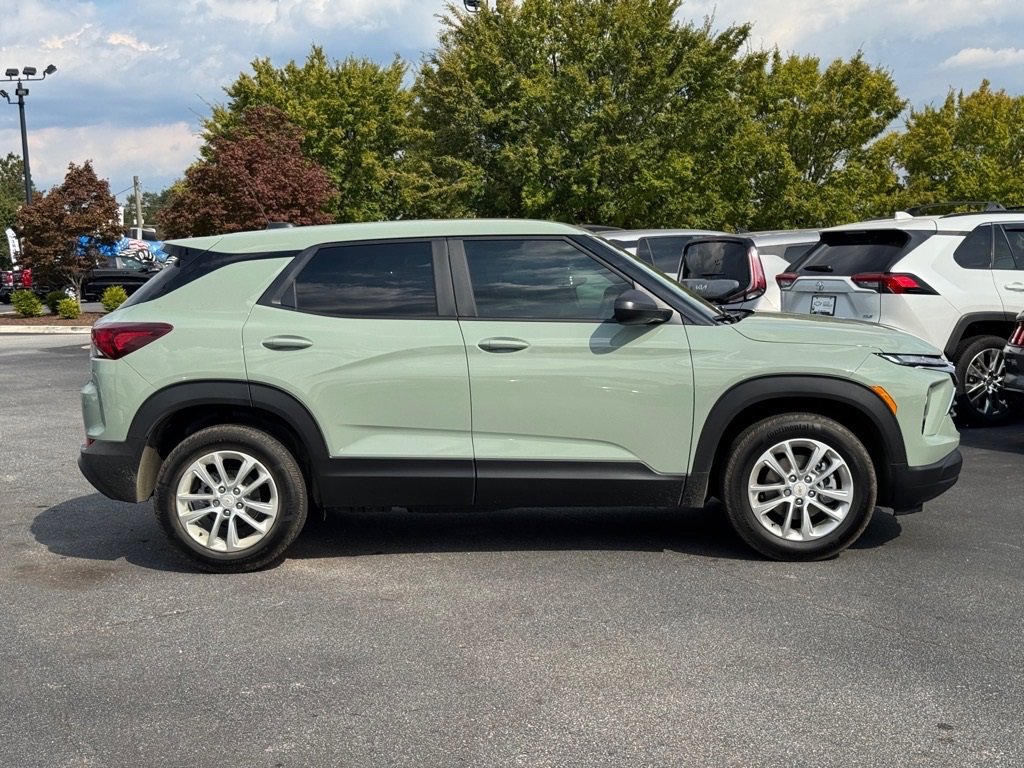 2026 Chevrolet Trailblazer LS photo 2