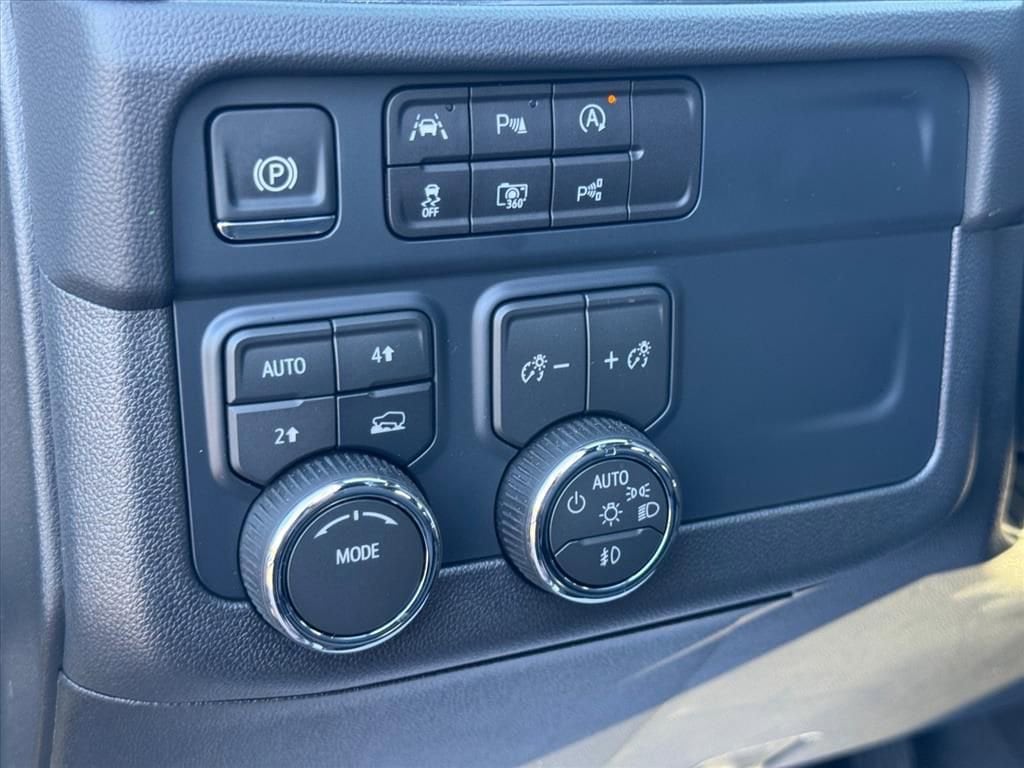 2025 Chevrolet Suburban Premier - Photo 15