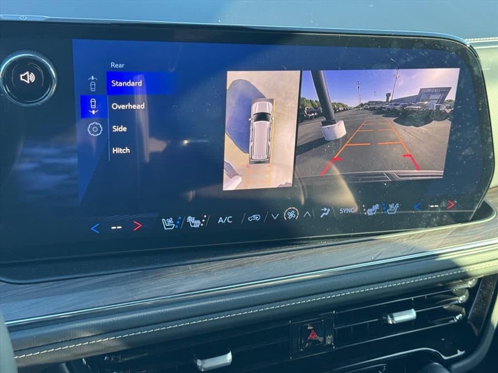 2025 Chevrolet Suburban Premier - Photo 21